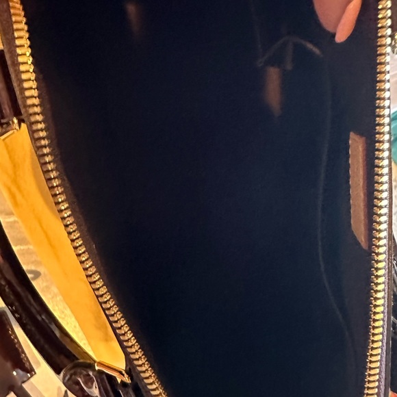 Louis Vuitton Vernise Alma BB - Picture 4 of 16